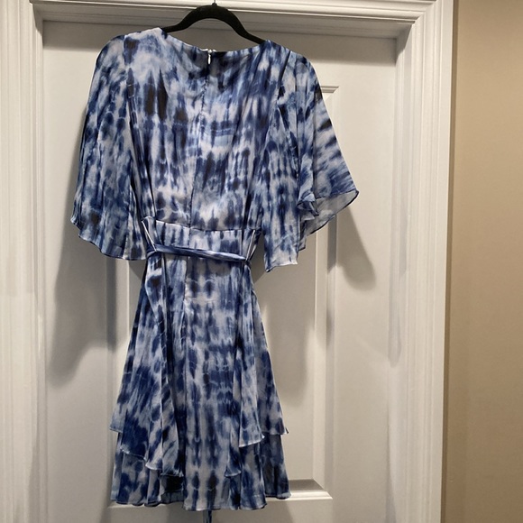 Lauren Ralph Lauren dress sz 4 knee length flutter sleeve blue tie dyed lined - Picture 2 of 5